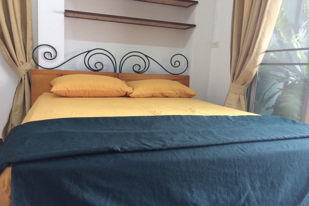 Baankhunmae Apartment Бангкок Екстер'єр фото