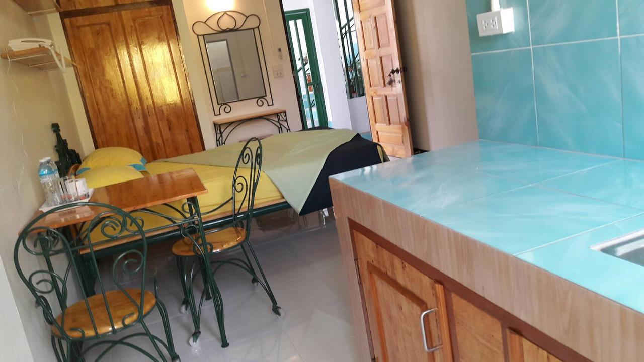 Baankhunmae Apartment Бангкок Екстер'єр фото