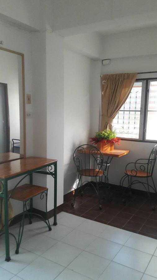 Baankhunmae Apartment Бангкок Екстер'єр фото